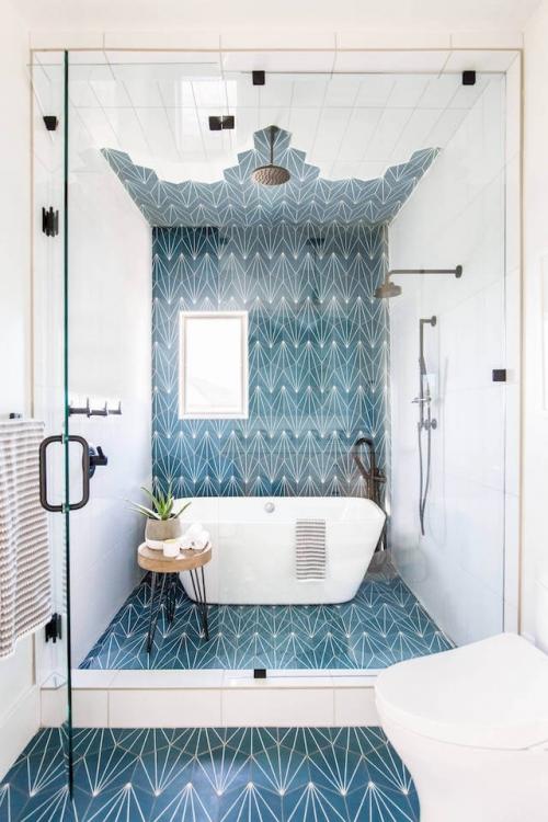 Дизайн плитки в ванную комнату. Модный дизайн ванной комнаты плиткой: фото, виды плитки 11