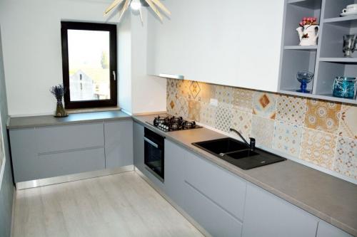 Серая мебель кухня. Серая кухня —, какими цветами ее дополнить?