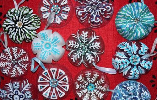 Как сделать новогодние украшения из пластика. Новогодние игрушки из пластиковых бутылок: 70 идей
