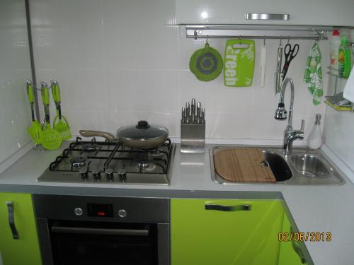 Маленькая кухня в серых тонах. Что мы знаем о сером цвете?