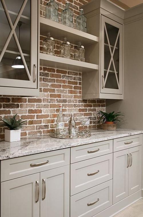 Кухня в серых тонах с яркими акцентами. Сочетание серого с другими цветами