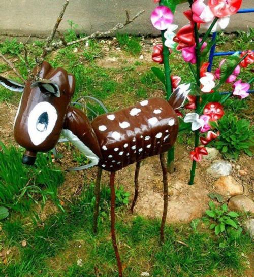 107 поделок из пластиковых бутылок. Поделки из пластиковых бутылок своими руками: 84 фото лучших идей использования 1,5 и 5 литровых бутылок для детей, дачи, дома, сада