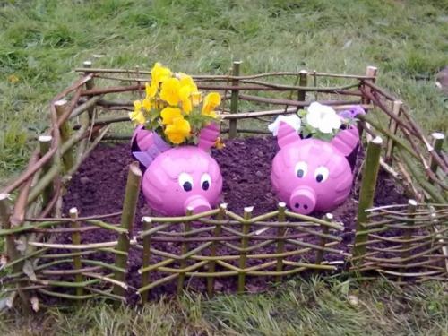 107 поделок из пластиковых бутылок. Поделки из пластиковых бутылок своими руками: 84 фото лучших идей использования 1,5 и 5 литровых бутылок для детей, дачи, дома, сада