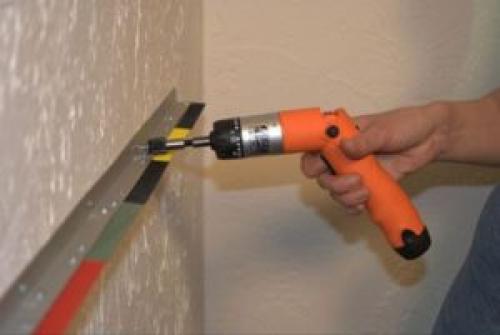 Какие факторы могут повлиять на прочность и устойчивость полки на стене. Алгоритм действий