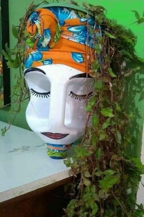 Поделки из канистр для цветов. Самоделки из канистр для сада