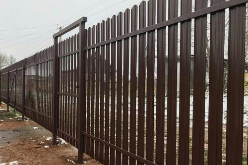 Строительство деревянного забора для дачи: шаг за шагом 01