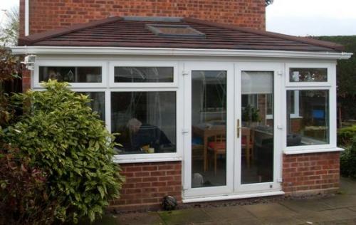 Как выбрать подходящий дизайн для переделки открытой веранды в закрытую. Закрытая веранда: возможное превращение открытой пристройки