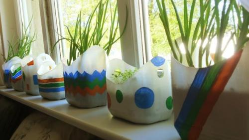 Что можно полезного сделать из пластиковой канистры. Самоделки из канистр для сада