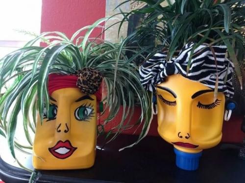 Что можно полезного сделать из пластиковой канистры. Самоделки из канистр для сада 10 Что можно полезного сделать из пластиковой канистры. Самоделки из канистр для сада 10