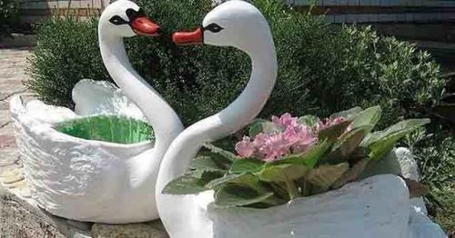 Какие подручные материалы можно использовать для садовых поделок. Поделки для дачи из подручных материалов своими руками (новинки с фото)