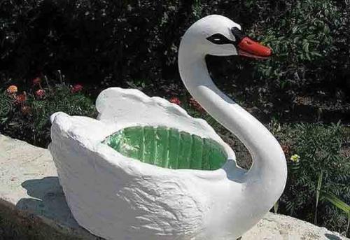 Какие подручные материалы можно использовать для садовых поделок. Поделки для дачи из подручных материалов своими руками (новинки с фото)