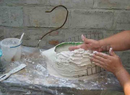 Какие подручные материалы можно использовать для садовых поделок. Поделки для дачи из подручных материалов своими руками (новинки с фото)