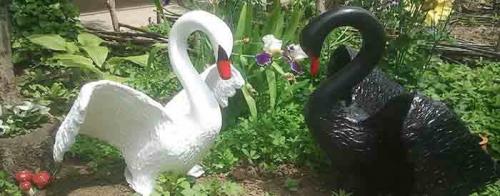 Какие подручные материалы можно использовать для садовых поделок. Поделки для дачи из подручных материалов своими руками (новинки с фото)