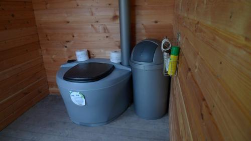 Теплый туалет на веранде. Теплый туалет на даче и в частном доме своими руками