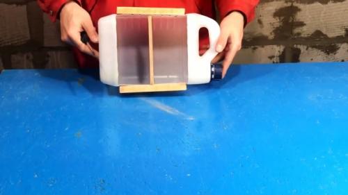 Лайфхаки из канистры. Процесс изготовления выдвижных ящиков под верстак из использованных пластиковых канистр