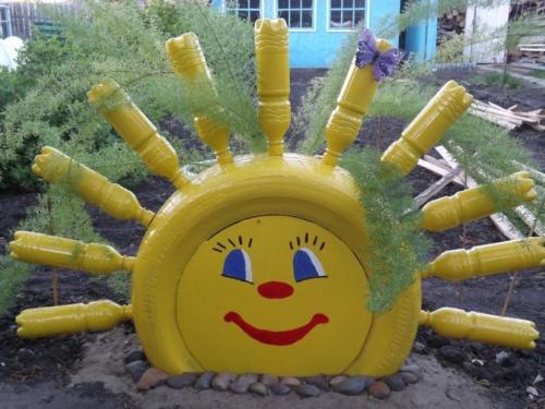 Поделки из пластиковых бутылок для клумбы. Клумба из бутылок — мастер-класс изготовления оригинальных клумб. 120 фото оформления клумбы при помощи пластика