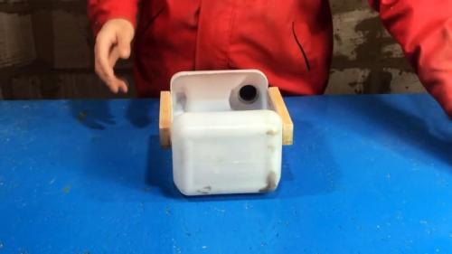 Ящик из канистры. Процесс изготовления выдвижных ящиков под верстак из использованных пластиковых канистр