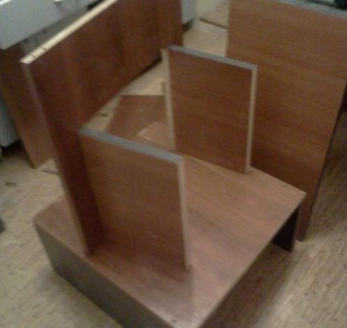 Как можно использовать старые вещи для создания садового очага или камина. №4. Фальш-камин из ДСП или старой мебели