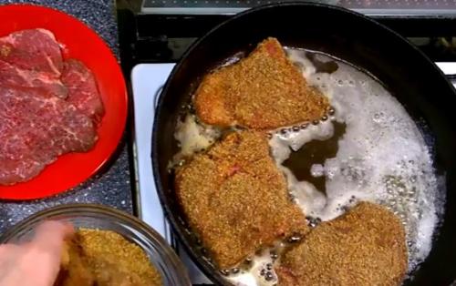 Мягкие отбивные из говядины. Отбивные из говядины на сковороде