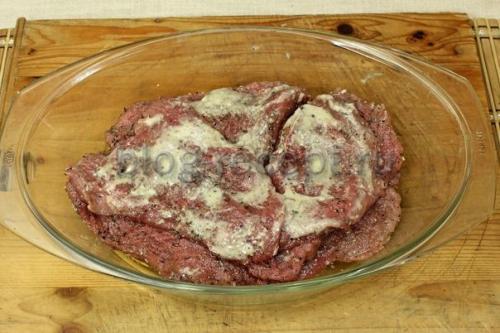 Отбивные из говядины по-французски. Мясо по-французски из мякоти говядины в духовке