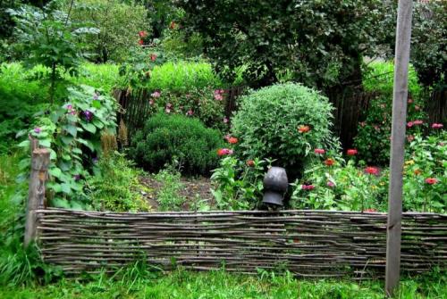 Какие материалы можно использовать для создания дачного декора. Функциональный декор