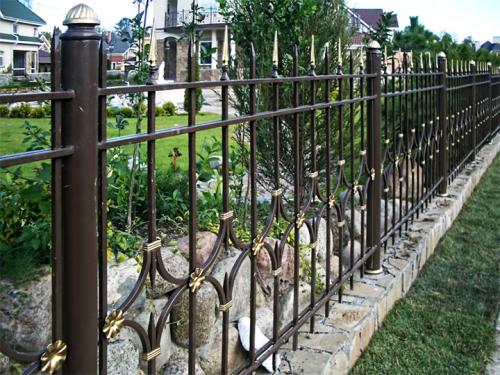 Кованые заборы для частного дома. Как сделать кованый забор – важные аспекты создания и установки