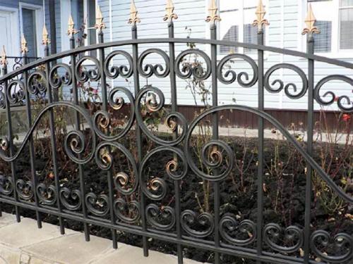 Кованые заборы для частного дома. Как сделать кованый забор – важные аспекты создания и установки