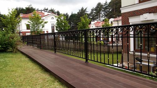 Кованые заборы для частного дома. Как сделать кованый забор – важные аспекты создания и установки