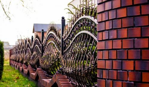 Заборы для частного дома. Какой забор сделать для дачи и загородного участка: бюджетные и оригинальные способы (63 фото)