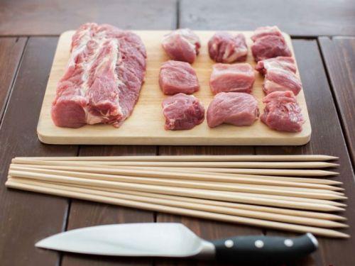 Как резать мясо на шашлык шею. Как нарезать мясо на шашлык