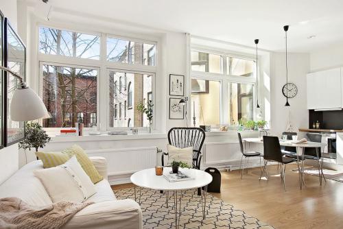 Стол и стулья для гостиной. Как правильно расположить стол в гостиной