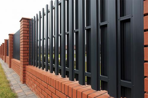 Красивый забор из штакетника своими руками. Как самому установить забор из металлоштакетника