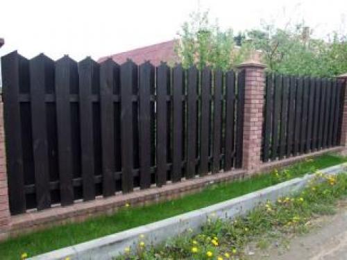 Деревянный забор шахматка. Забор-шахматка — надежная ограда и изящное дополнение ландшафтного дизайна