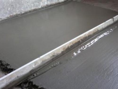 Как выполнить подготовительные работы перед ремонтом пола на кухне. Процесс выравнивания