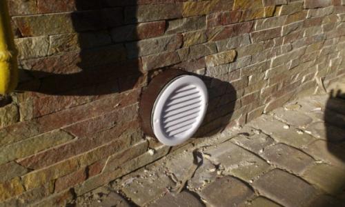 Как покрасить стены известью в подвале. Чем можно побелить погреб. Использование побелки из извести 09