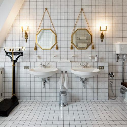 Белая плитка в ванной комнате: красивые примеры сочетания белого цвета с яркими акцентами интерьера (мебели и декора)