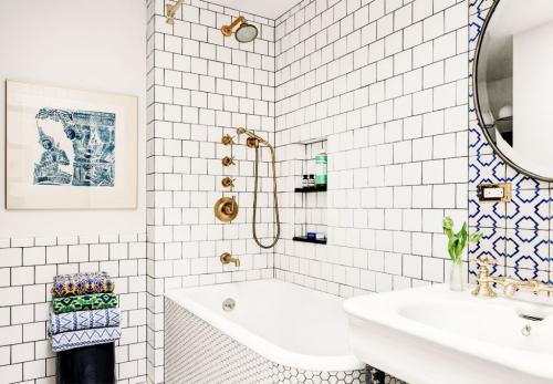 Белая плитка в ванной минусы. Плюсы и минусы белой плитки в ванной комнате