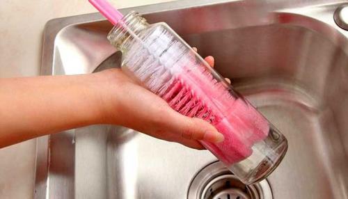 Как можно изготовить стекло из бутылок для создания цветов. Как сделать клумбу из стеклянных или пластиковых бутылок?