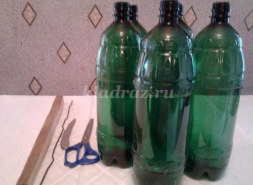 Создайте свои собственные волшебные цветы из пластиковых бутылок 03