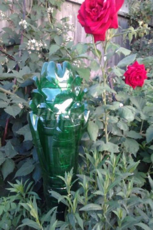 Создайте свои собственные волшебные цветы из пластиковых бутылок 15