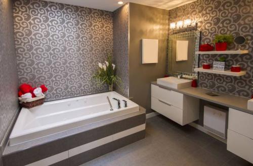 Какие обои лучше выбрать для ванной комнаты. №3. Виниловые обои для ванной: преимущества и поклейка