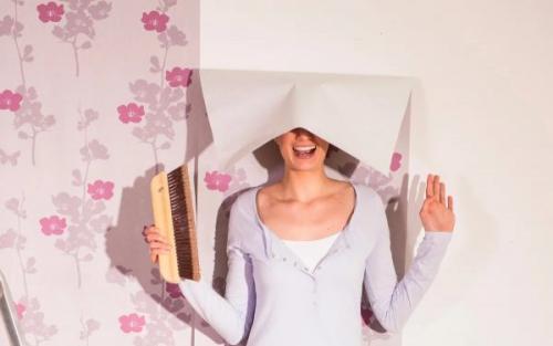 Можно ли наносить защиту на окрашенные обои самому. Поклейка обоев на крашеные ранее стены – можно ли это делать