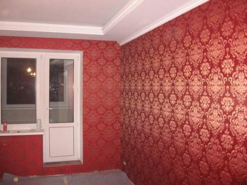 Какие инструменты и материалы необходимы для наклеивания виниловых обоев на флизелиновую основу