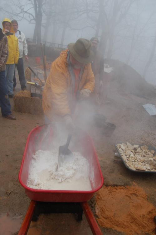 Как гасить известь в небольших количествах. Гашение извести 02 Как гасить известь в небольших количествах. Гашение извести 02