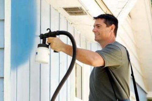 Покраска стен водоэмульсионной краской краскопультом. Нанесение водоэмульсионной краски краскопультом