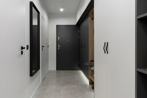 Какие есть варианты декорирования коридора в современном стиле. Современный стиль