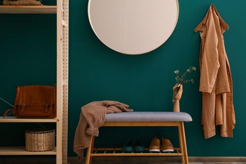 Какие есть варианты декорирования коридора в современном стиле. Современный стиль