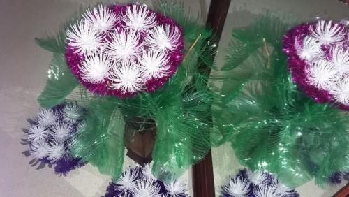 Какие инструменты необходимы для создания больших цветов из пластиковых бутылок. Цветы из пластиковых бутылок: делаем для дачи, сада и огорода по инструкции для начинающих, фото обзор лучших идей