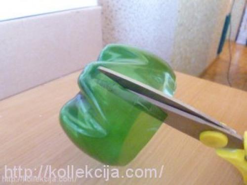 Какие способы можно использовать для создания листьев для цветов из пластиковых бутылок. Листья из пластиковых бутылок. Автор Елена Кудинова.