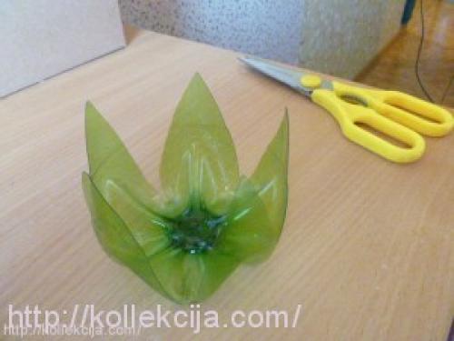 Какие способы можно использовать для создания листьев для цветов из пластиковых бутылок. Листья из пластиковых бутылок. Автор Елена Кудинова.